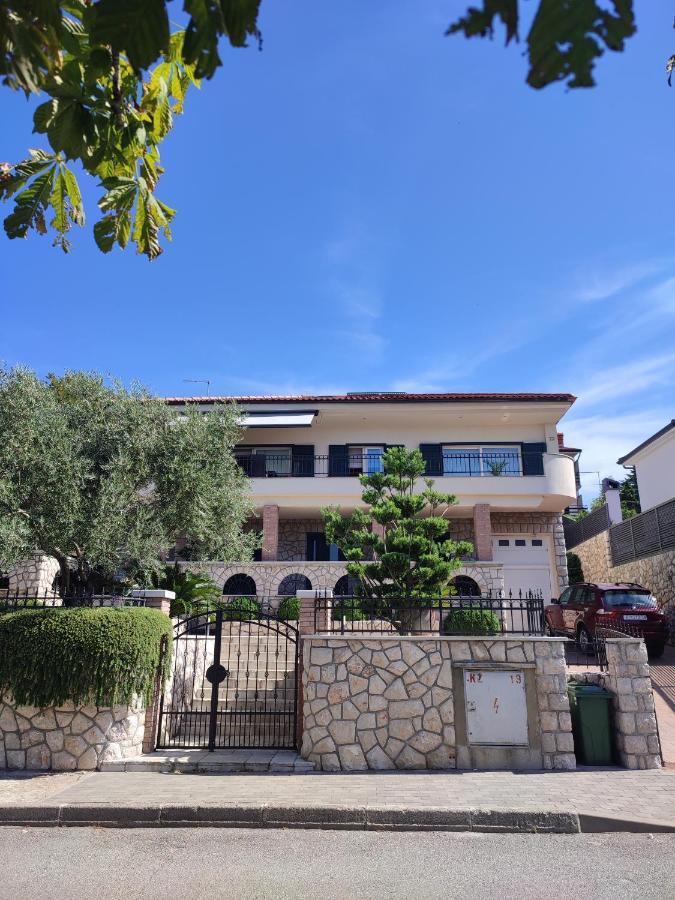 Biuk Apartament *