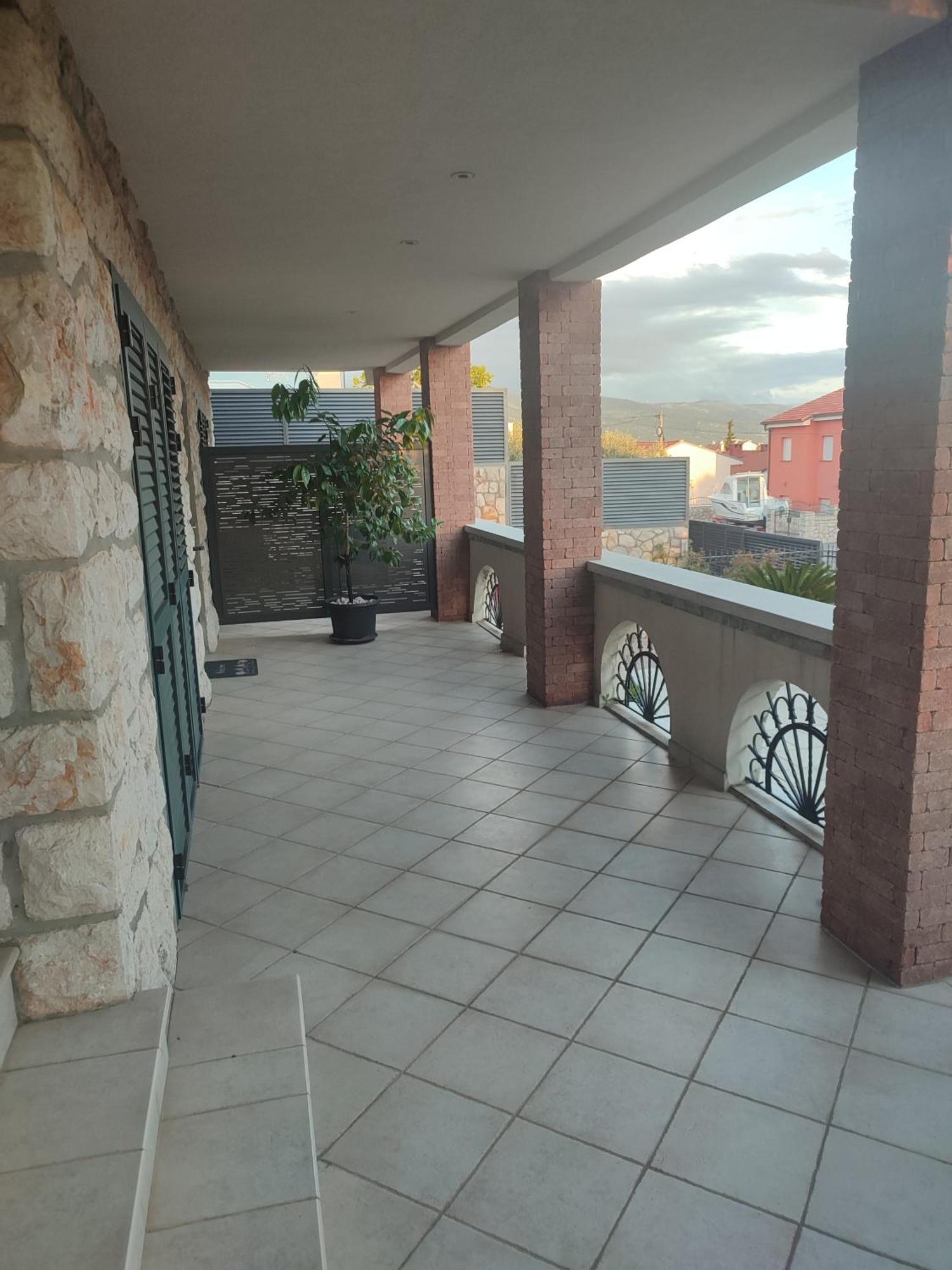 Biuk Apartment *